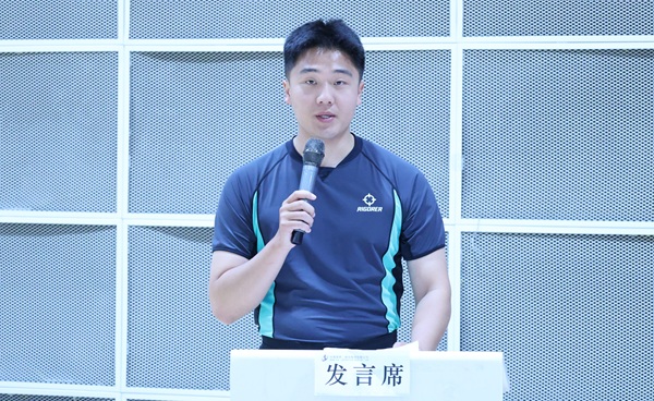 裁判员代表讲话.JPG