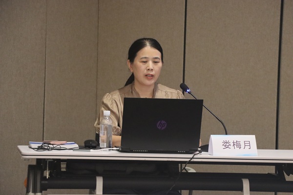 集团党委副书记、工会副主席娄梅月主讲《公司发展历程及星空官方网页版》.jpg